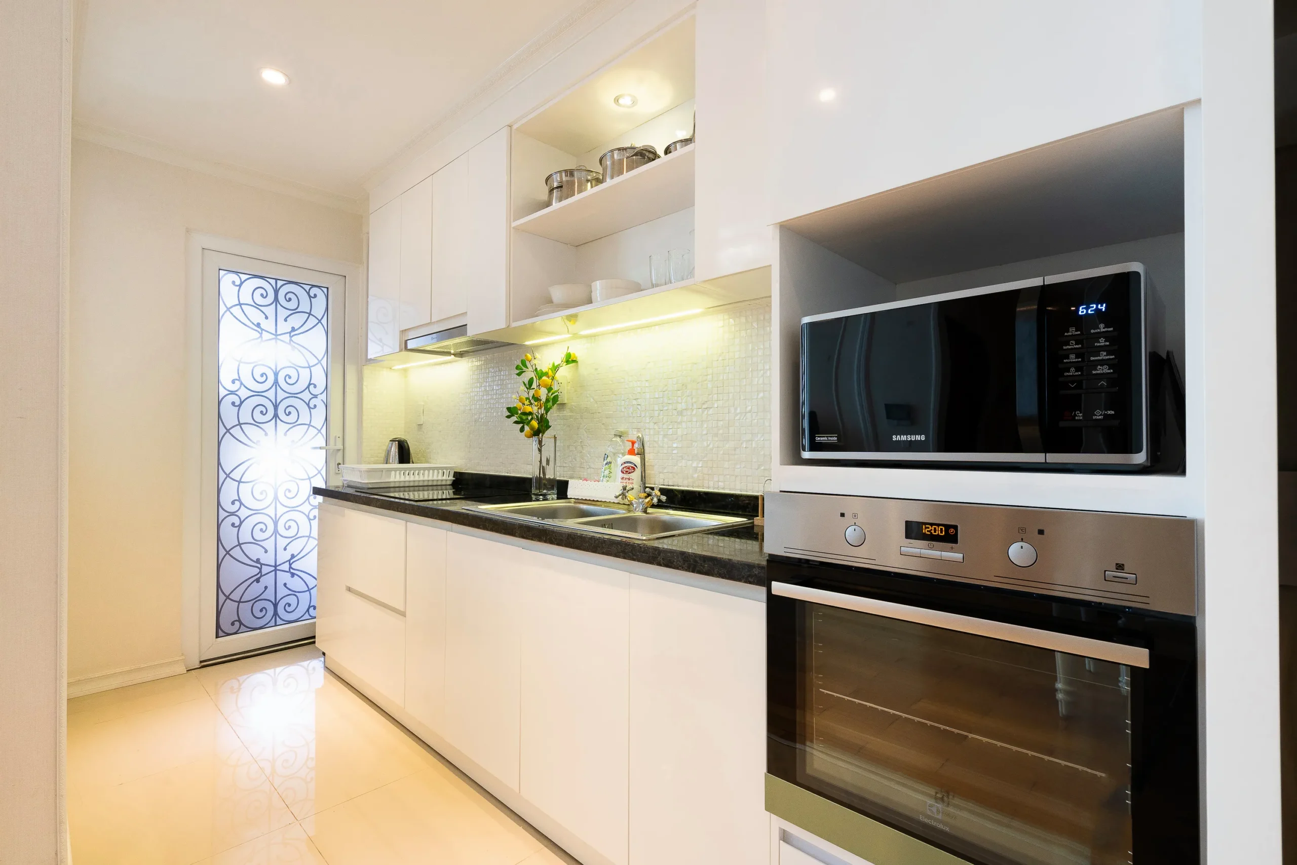 Wardrobe and storage - Deluxe Light